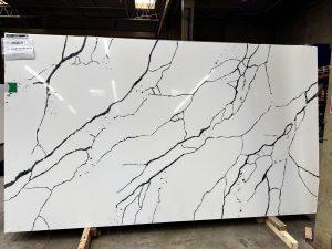 Calacatta Black (super jumbo)